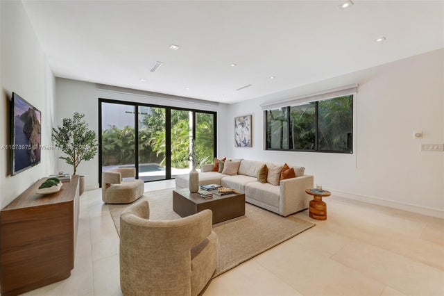 5 of 20 - 2980 Coconut Ave, Miami, FL