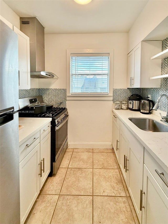 5 of 11 - 900 Jefferson Ave 10, Miami Beach, FL