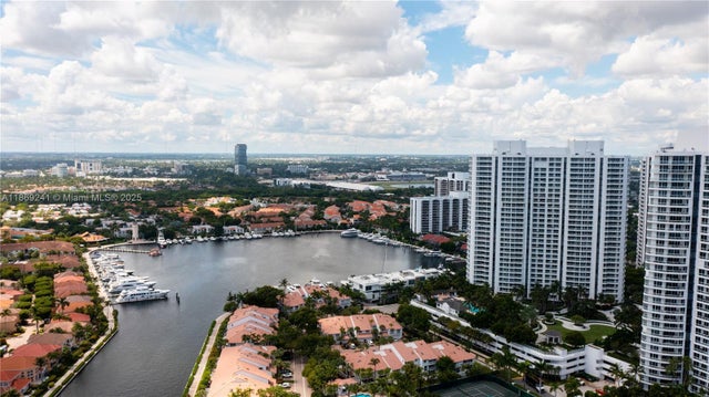 4 of 70 - 21050 Point Pl 401, Aventura, FL