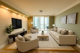 Photo of Listing #A11879974