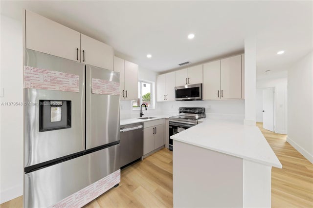 3 of 24 - 6117 Nw 27th St, Margate, FL