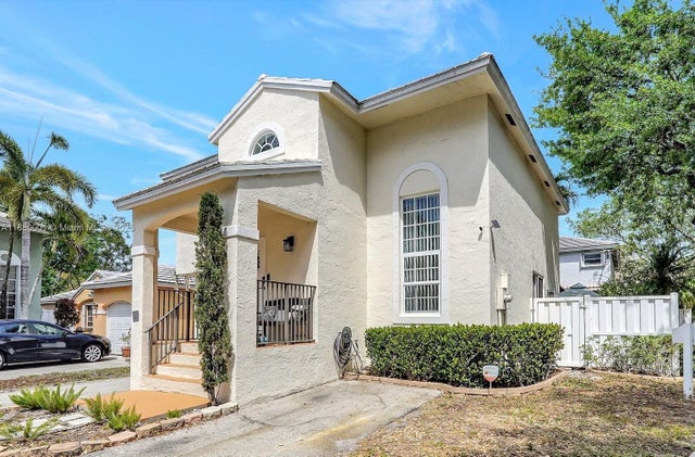 3 of 56 - 9900 Nw 2nd Ct, Plantation, FL