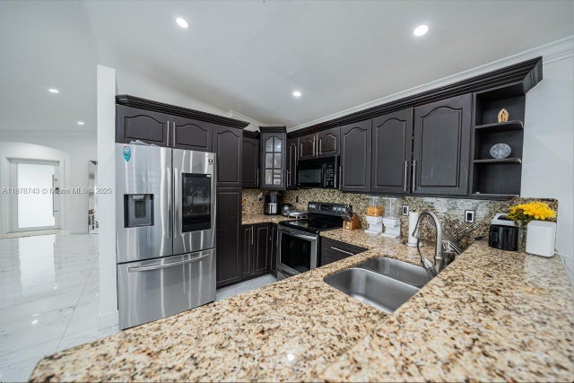 5 of 29 - 17404 Sw 142nd Pl, Miami, FL