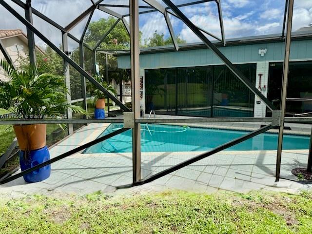 1 of 23 - 4713 Holly Dr, Tamarac, FL