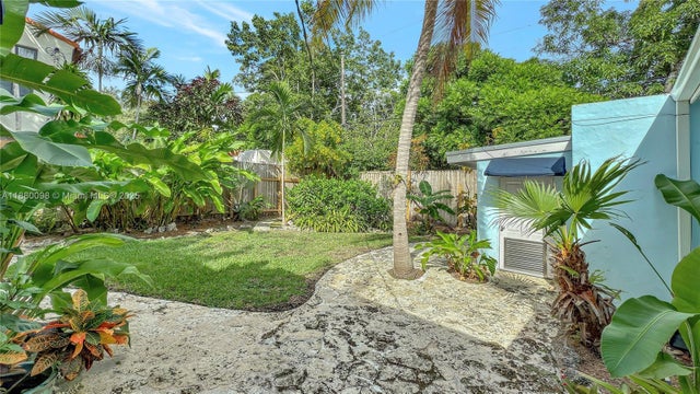 4 of 30 - 479 Ne 56th St, Miami, FL