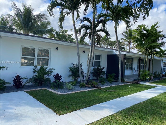 2 of 38 - 6090 Sw 63rd Ave, South Miami, FL