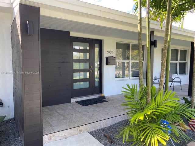 3 of 38 - 6090 Sw 63rd Ave, South Miami, FL