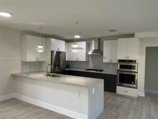 5 of 38 - 6090 Sw 63rd Ave, South Miami, FL