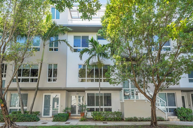 2 of 79 - 6640 Nw 105th Pl, Doral, FL
