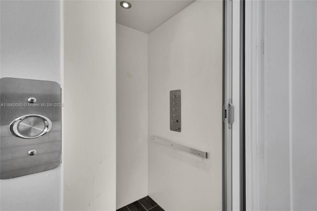 4 of 79 - 6640 Nw 105th Pl, Doral, FL