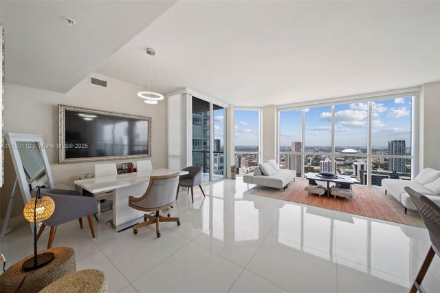 5 of 54 - 244 Biscayne Blvd 4608, Miami, FL