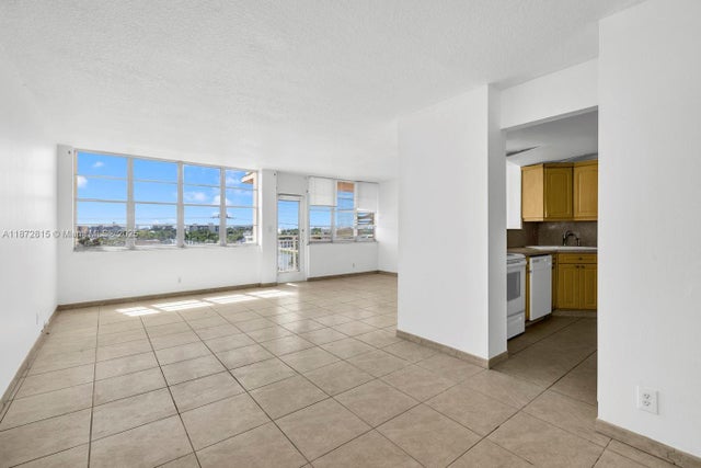 2 of 22 - 2025 Ne 164th St 510, North Miami Beach, FL