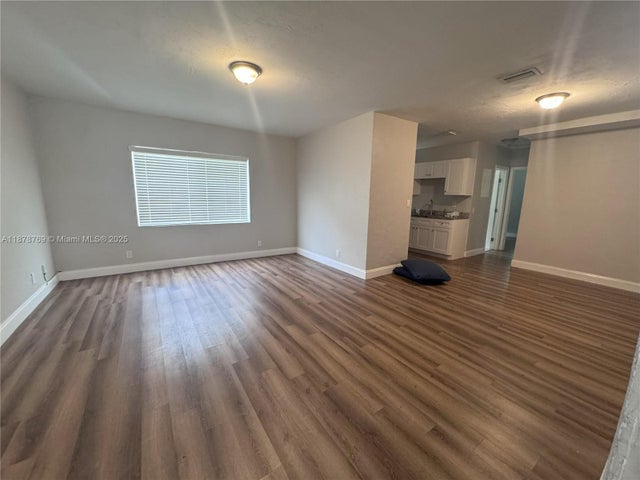 3 of 9 - 1031 Nw 13th St, Fort Lauderdale, FL