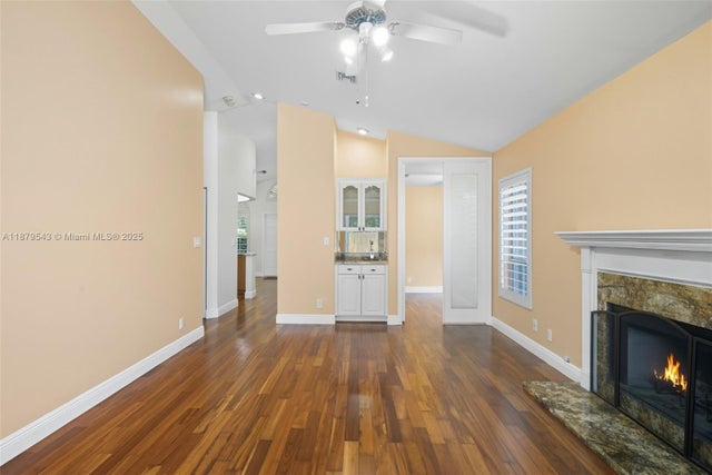 4 of 43 - 605 Sw 15th St, Fort Lauderdale, FL