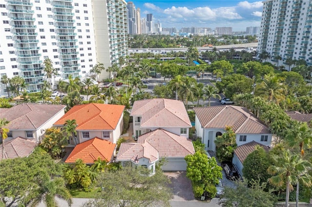 2 of 32 - 3942 194th Ln, Sunny Isles Beach, FL