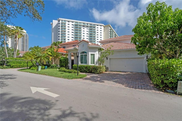 3 of 32 - 3942 194th Ln, Sunny Isles Beach, FL