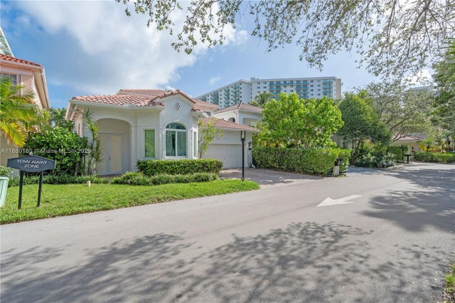 4 of 32 - 3942 194th Ln, Sunny Isles Beach, FL