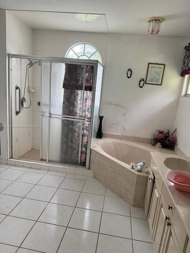 4 of 15 - 188 Gulfstream Cir, Royal Palm Beach, FL