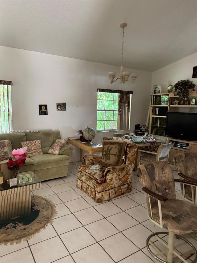 5 of 15 - 188 Gulfstream Cir, Royal Palm Beach, FL