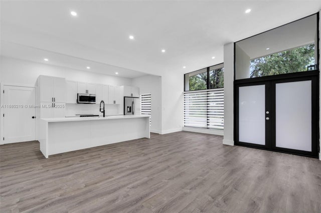 2 of 22 - 8450 Sw 27th St, Miami, FL