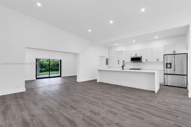5 of 22 - 8450 Sw 27th St, Miami, FL