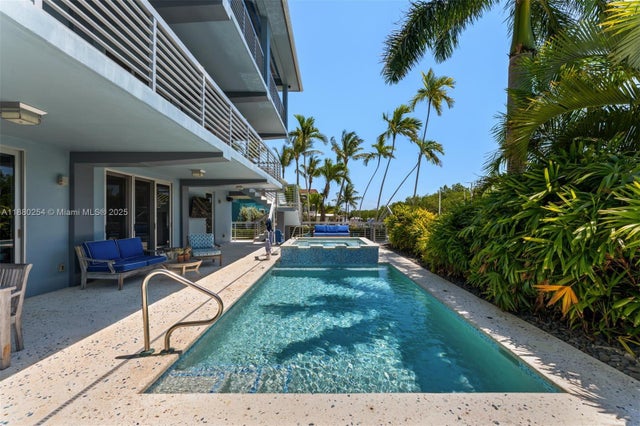 5 of 66 - 172 Venetian Dr, Islamorada, FL