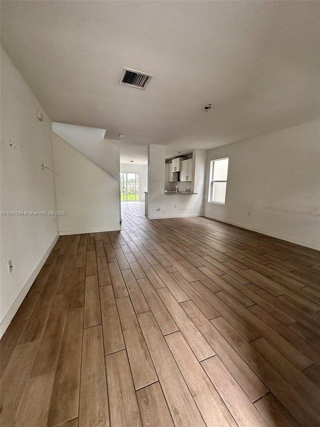 4 of 21 - 619 Ne 4th St, Florida City, FL