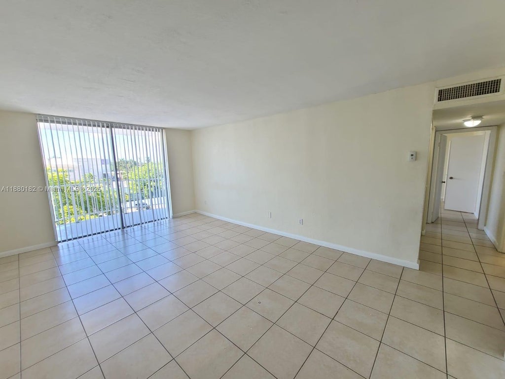 496 Nw 165th St Rd D-409, Miami