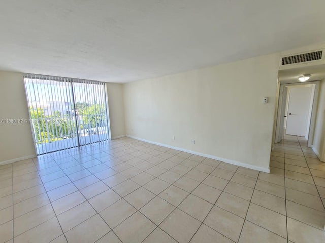1 of 26 - 496 Nw 165th St Rd D-409, Miami, FL