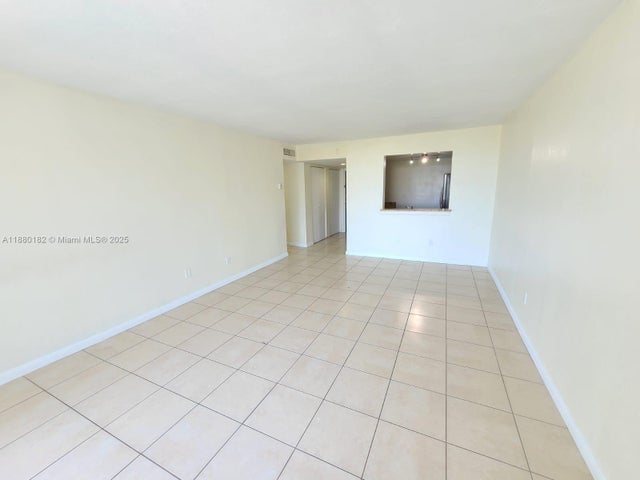3 of 26 - 496 Nw 165th St Rd D-409, Miami, FL