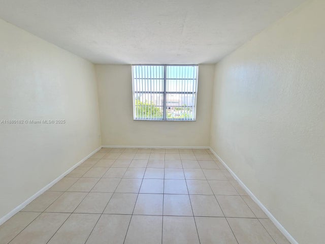 5 of 26 - 496 Nw 165th St Rd D-409, Miami, FL