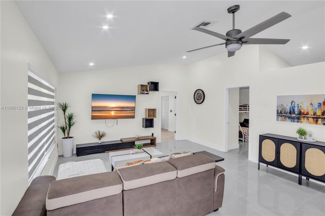 3 of 10 - 7381 Nw 35th Ct, Lauderhill, FL