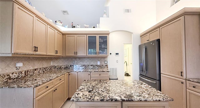 4 of 22 - 460 Ne Cornwall Ave, Port St Lucie, FL