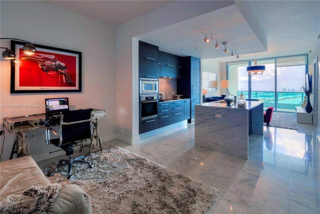 5 of 21 - 900 Biscayne Blvd 4003, Miami, FL