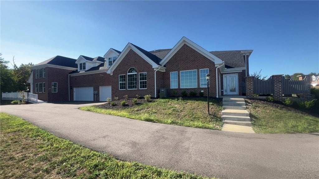 1556 Parkwood Pointe Drive, Moon/Crescent