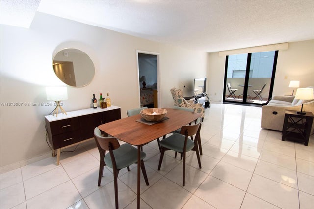 4 of 37 - 1621 Collins Ave 406, Miami Beach, FL