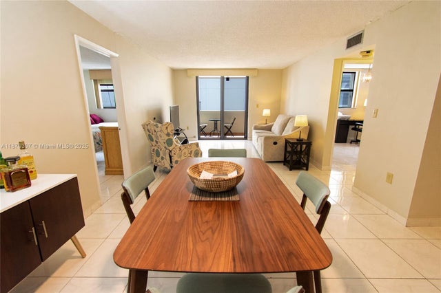 5 of 37 - 1621 Collins Ave 406, Miami Beach, FL