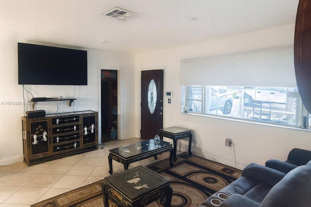 4 of 40 - 480 Ne 109th St, Miami, FL