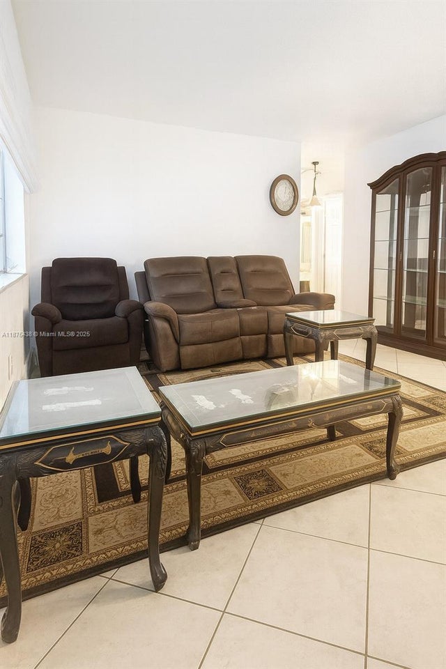 5 of 40 - 480 Ne 109th St, Miami, FL