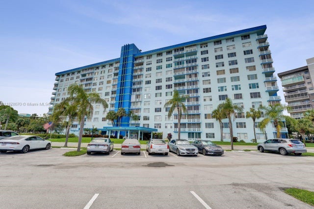 1 of 50 - 4001 Hillcrest Dr 403, Hollywood, FL