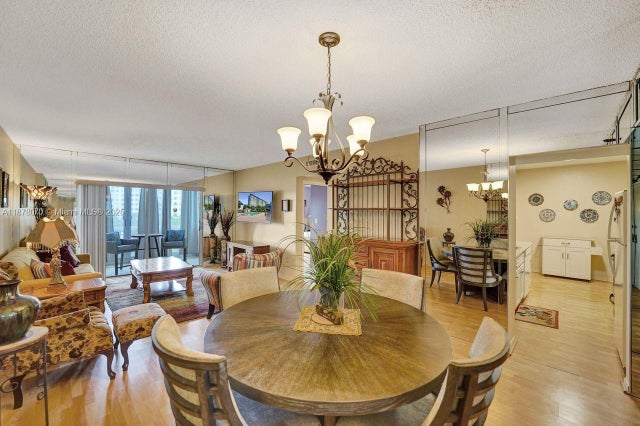 3 of 50 - 4001 Hillcrest Dr 403, Hollywood, FL