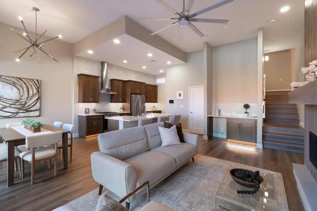 742 Avenida Veracruz # 43, Santa Fe