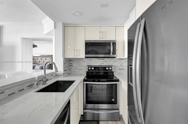 3 of 23 - 1460 Ocean Dr 305, Miami Beach, FL