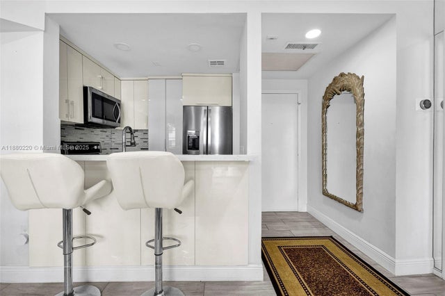 5 of 23 - 1460 Ocean Dr 305, Miami Beach, FL