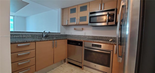 2 of 10 - 2101 Brickell Ave 1808, Miami, FL