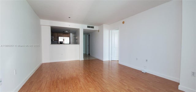 4 of 10 - 2101 Brickell Ave 1808, Miami, FL