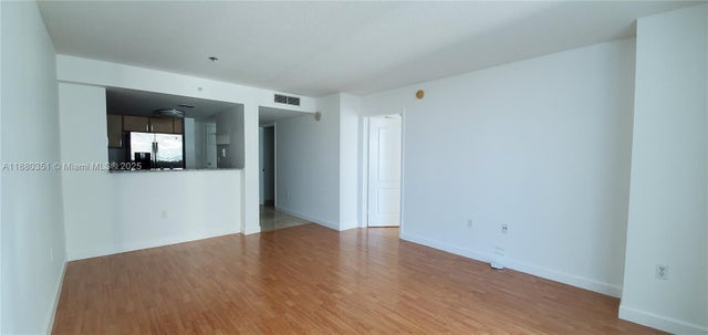 5 of 10 - 2101 Brickell Ave 1808, Miami, FL