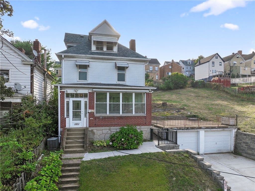 1831 Woodward Ave, Brookline