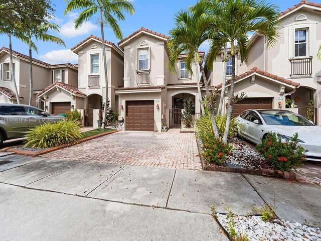 1 of 22 - 978 Sw 154th Ct, Miami, FL