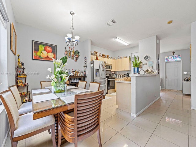5 of 22 - 978 Sw 154th Ct, Miami, FL